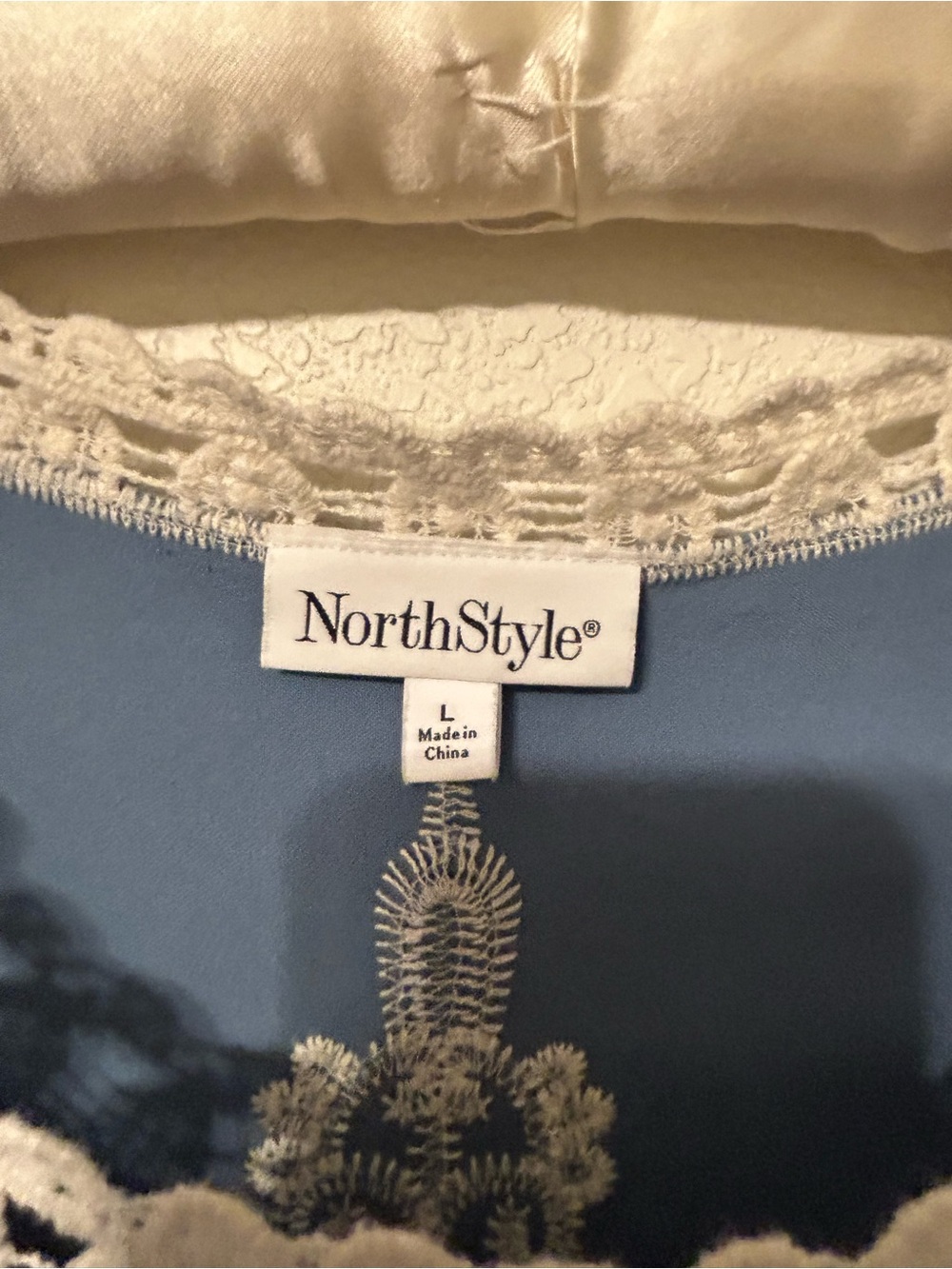 NorthStyle Blue & White Embroidered Lace Trim Bohemian Top - Women's Size L - Picture 2 of 11